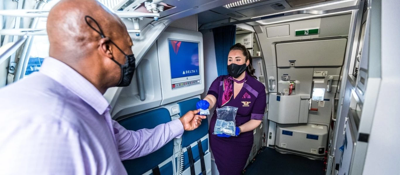 Επιβάτης χαστούκισε αεροσυνοδό λόγω παρατήρησης για την χρήση μάσκας (βίντεο)